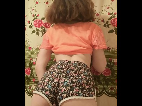 ❤️ Una ghjovana sexy si spoglia i pantaloncini davanti à a camera Pornografia in casa à co.japangaysex.ru ﹏